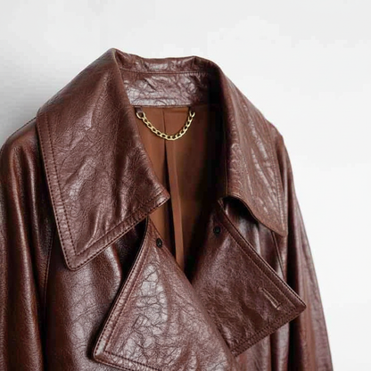 Collar and lapel detail